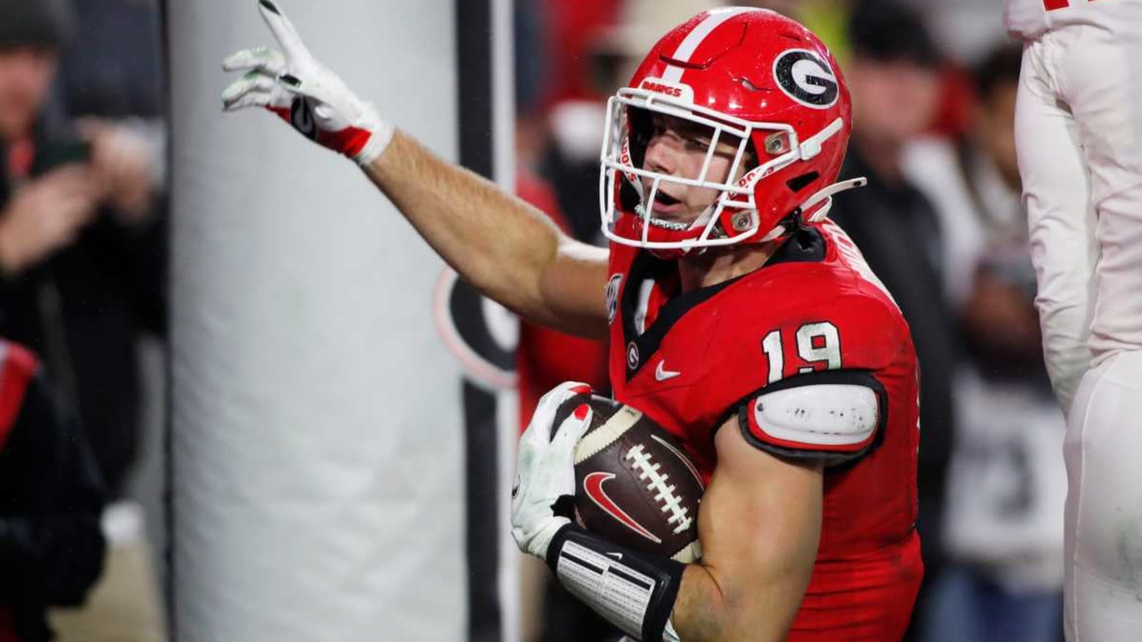 Bulldogs legend Brock Bowers breaks 2 NFL rookie records in
