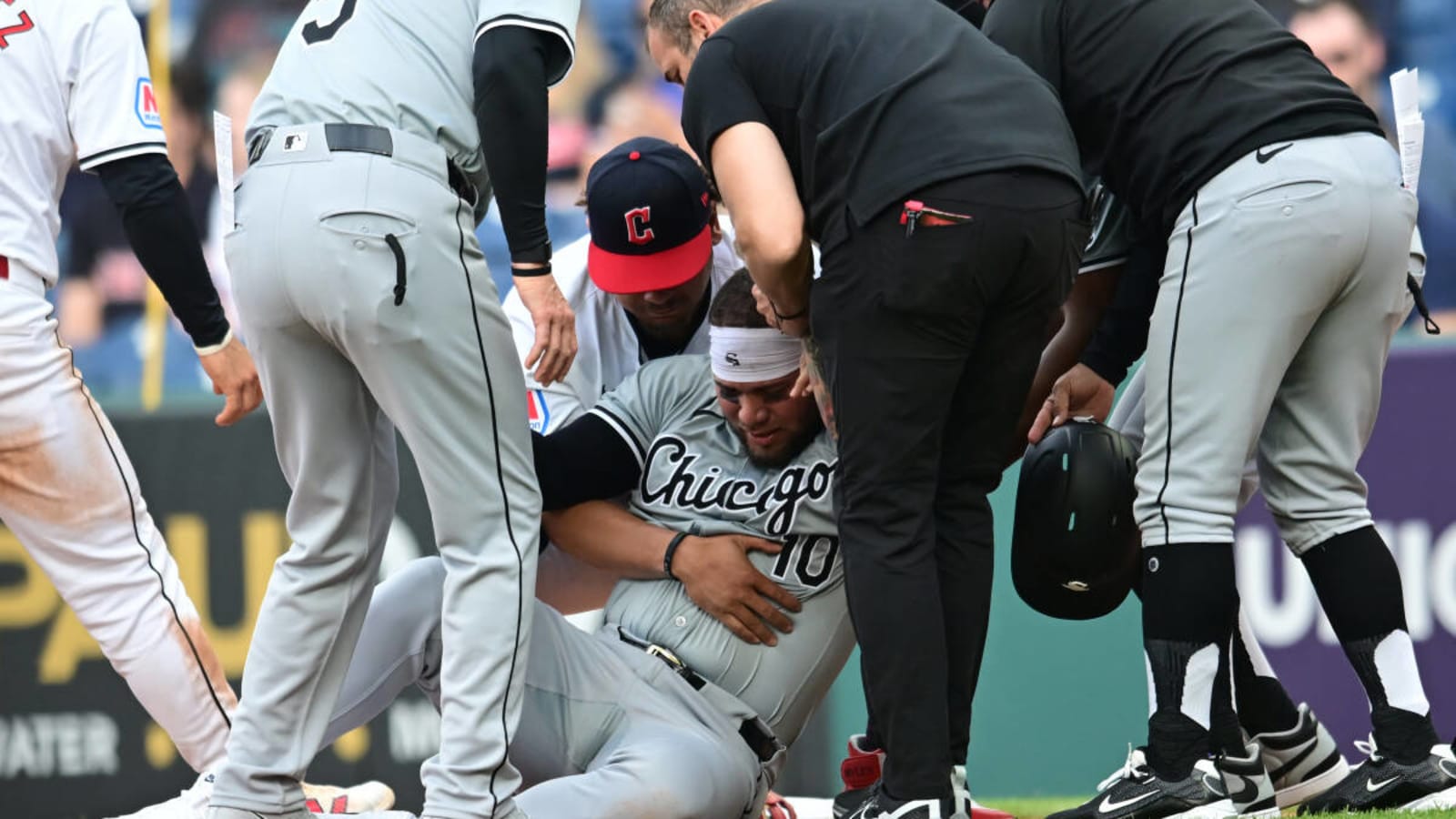 Hurtful Hat Trick: Yoan Moncada Joins Eloy Jimenez, Luis Robert Jr. on White Sox IL