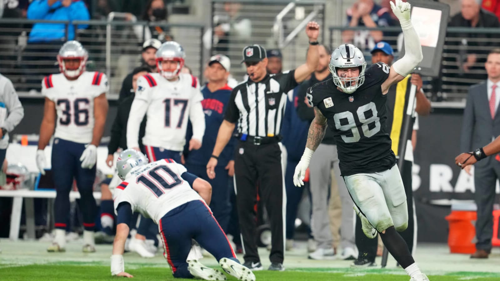 Raiders' Maxx Crosby holding free signing event in Las Vegas