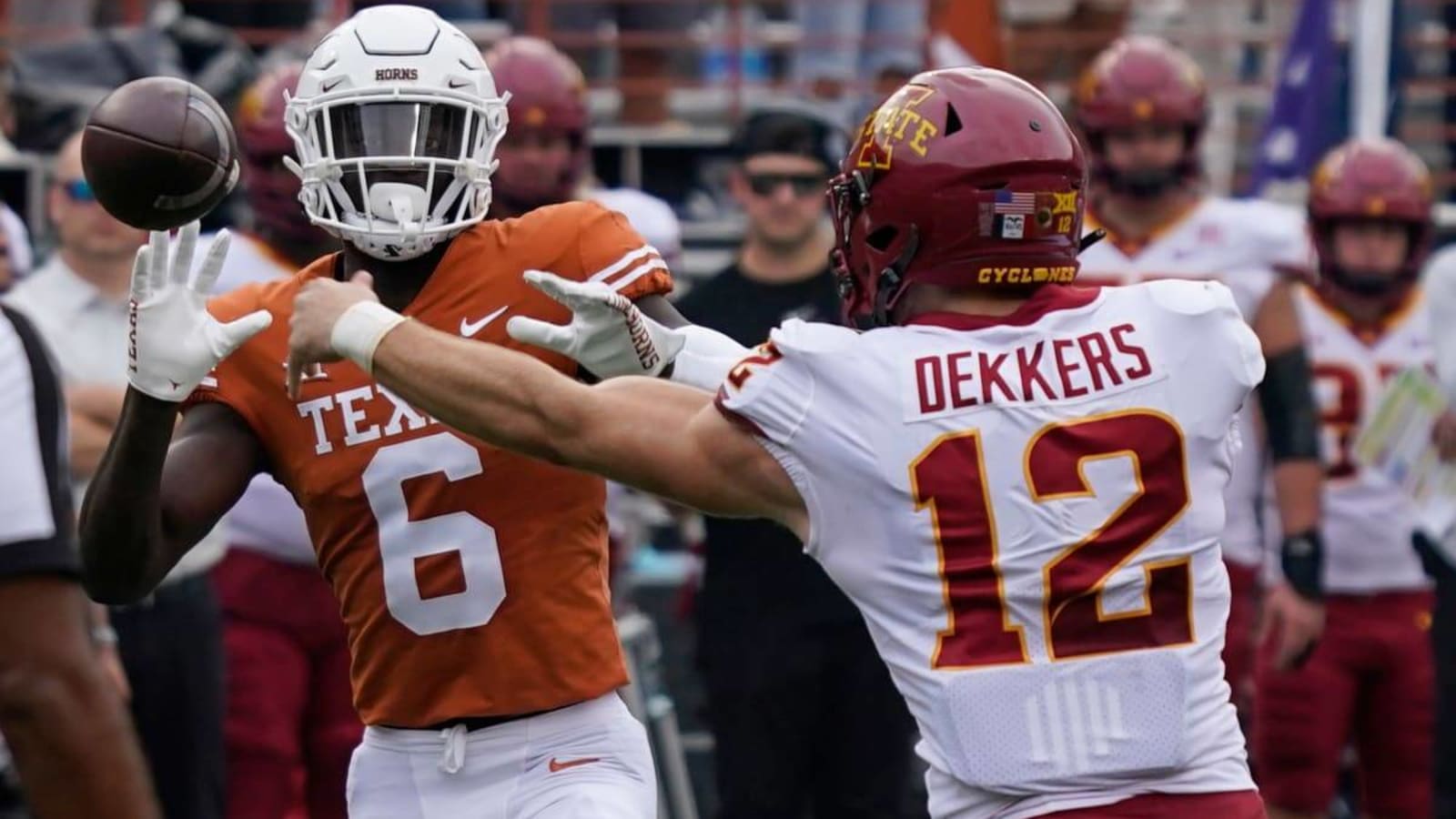 Longhorns DB Ryan Watts Leaves vs. Iowa State With Injury