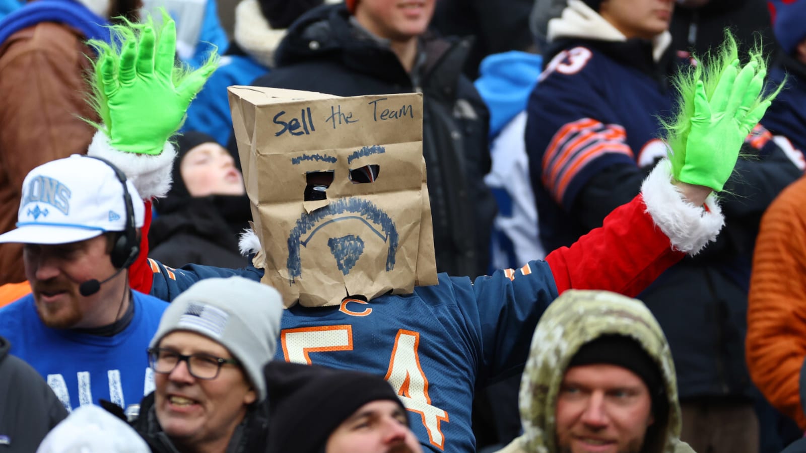 Chicago Bears Fans Left Heartbroken on Valentine&#39;s Day