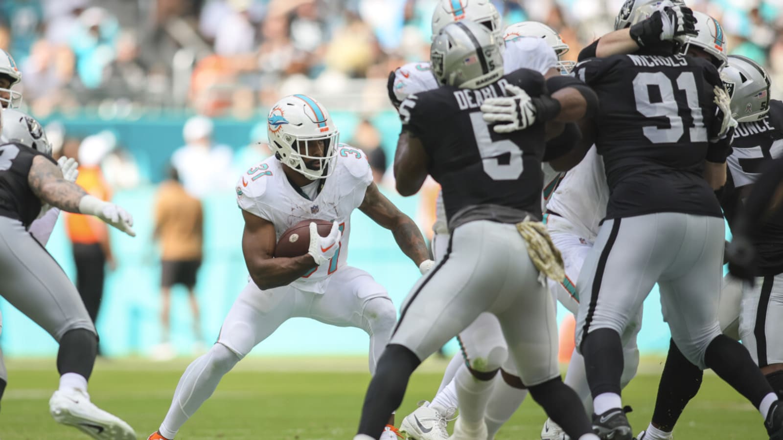 What to expect from Las Vegas Raiders&#39; new running back Raheem Mostert in 2025