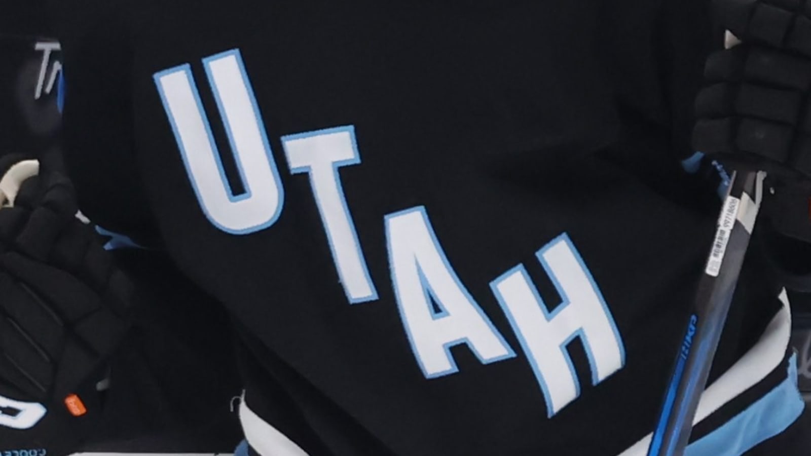 Utah signs Tomas Lavoie to entry-level contract
