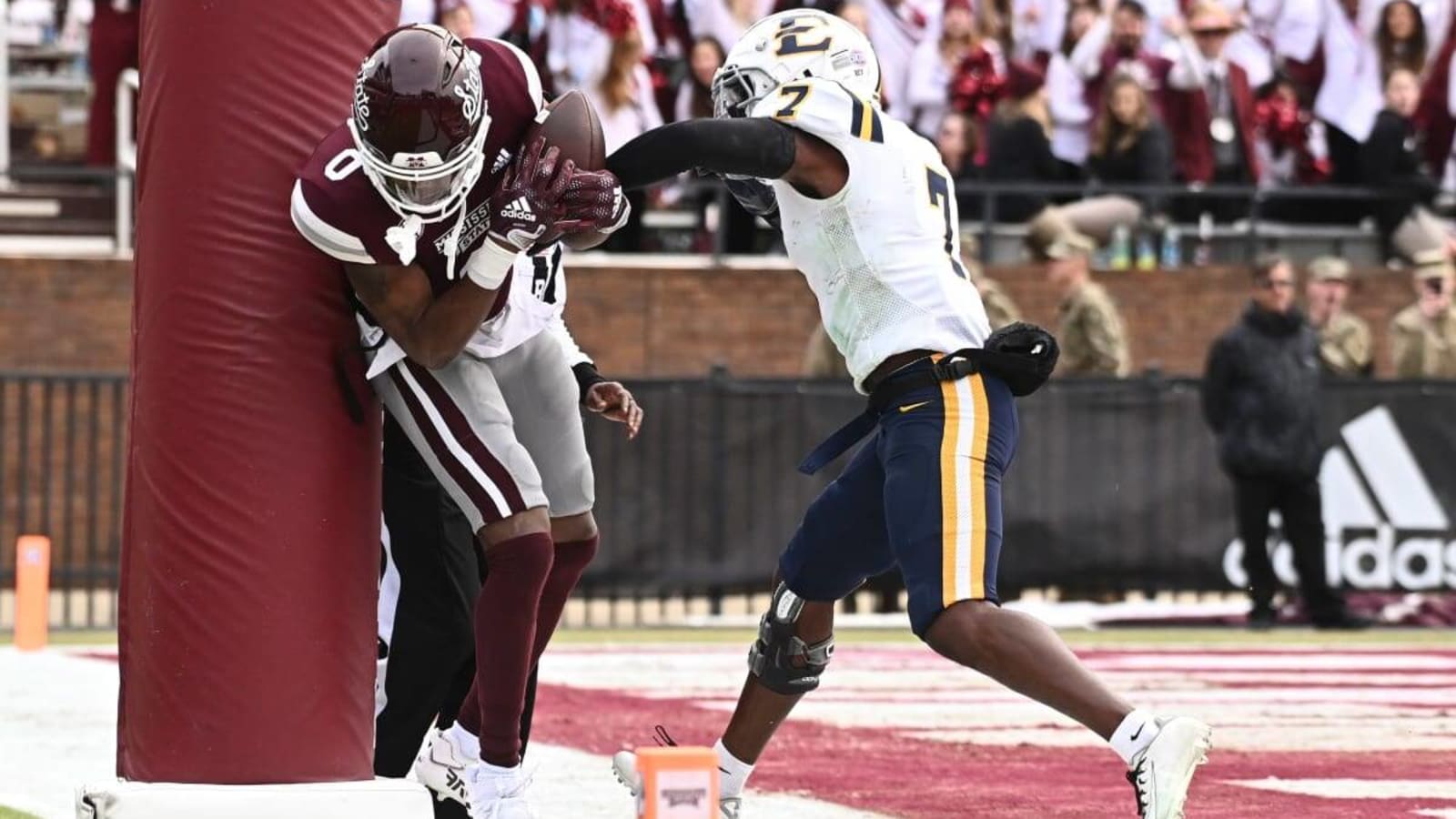 Former Mississippi State Wide Receiver Rara Thomas Arrested on Felony Charge
