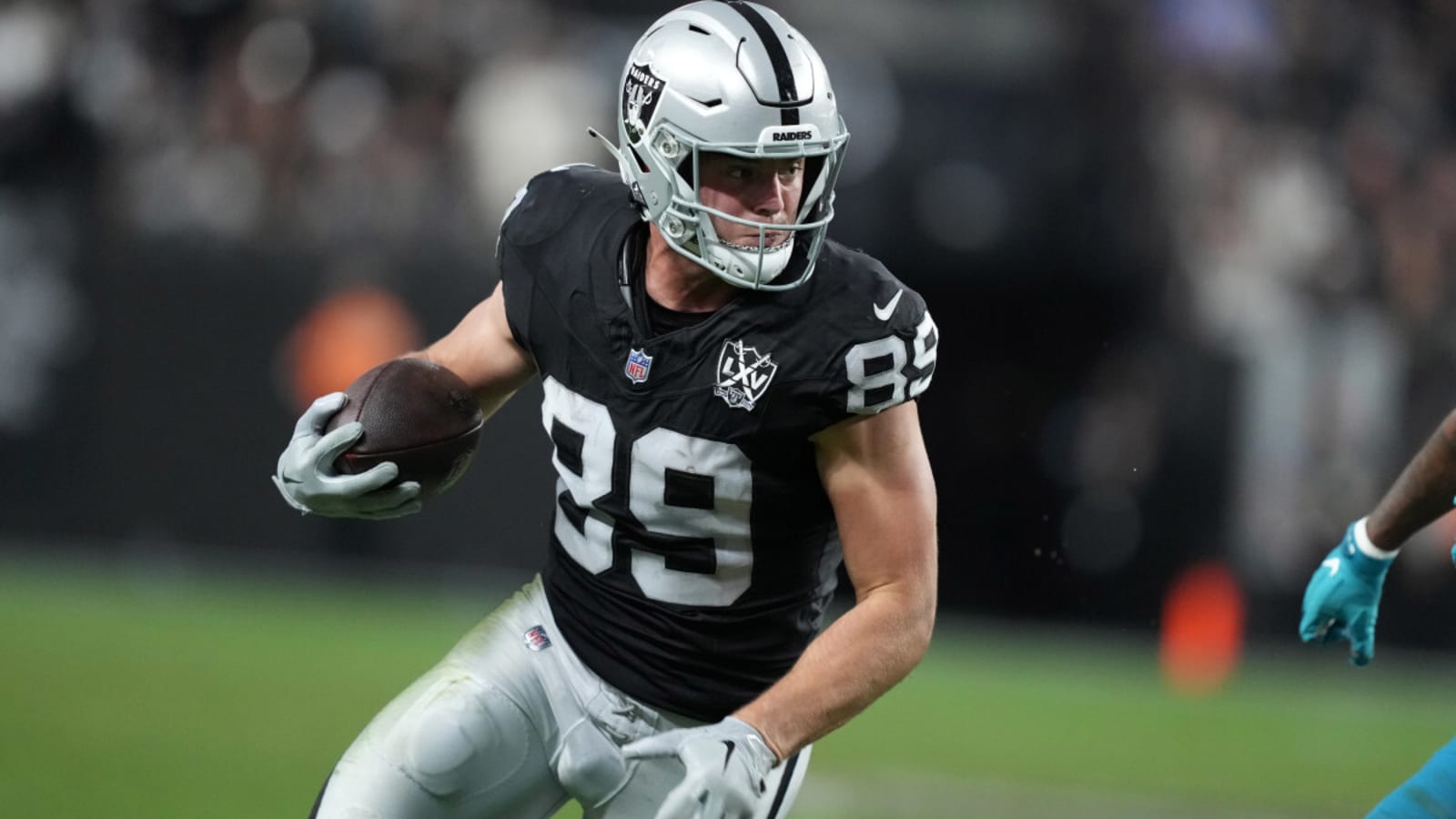 Brock Bowers adds another milestone in historic NFL start — and signals a bigger shift unfolding at the tight end position