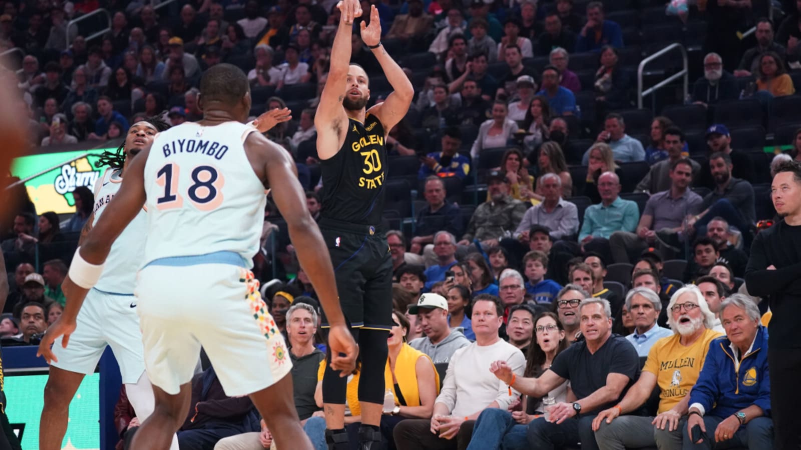 NBA Announces Steph Curry&#39;s Ridiculous Record During Warriors-Spurs
