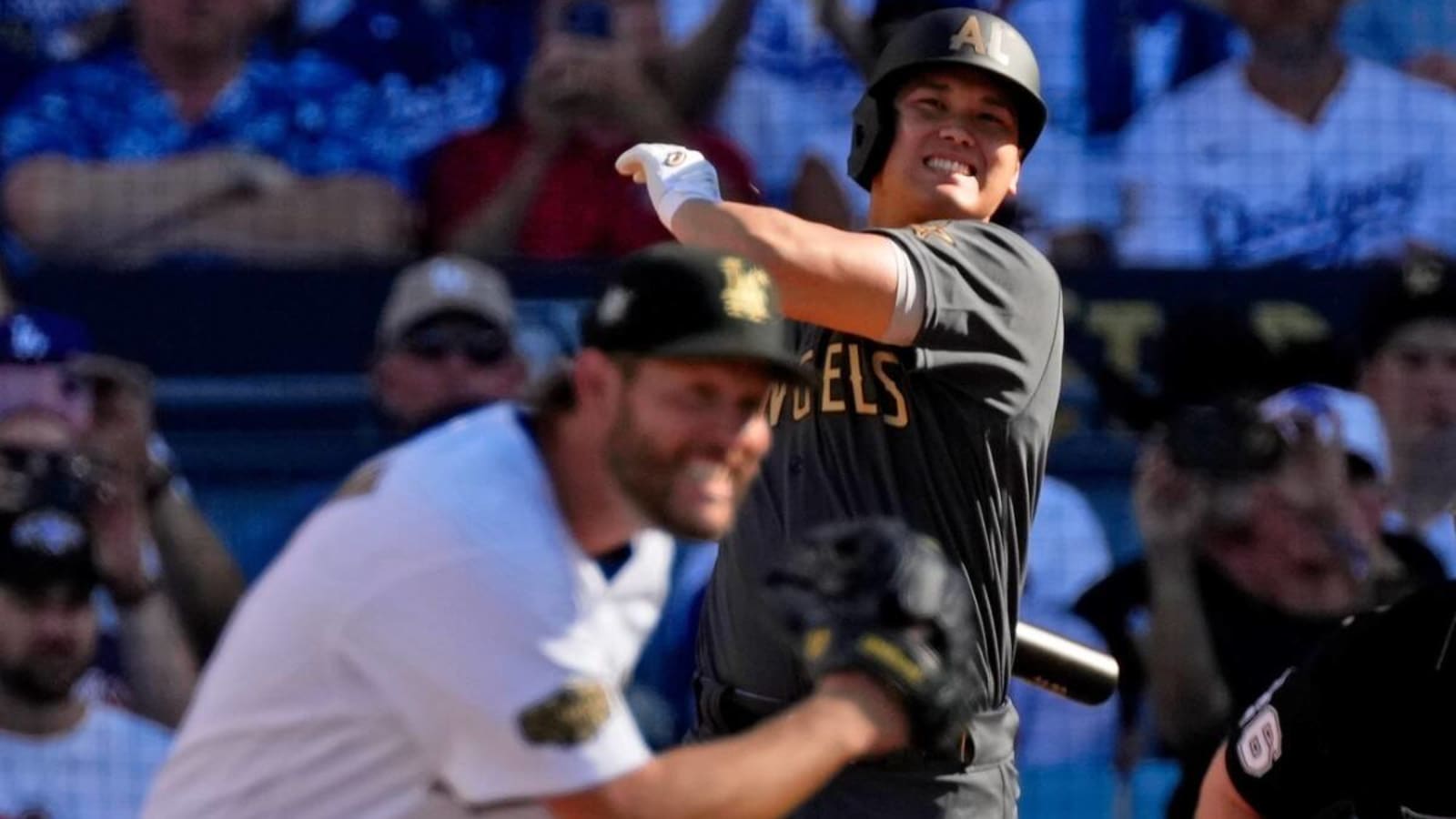 Clayton Kershaw Reacts to Shohei Ohtani&#39;s Contract With Dodgers