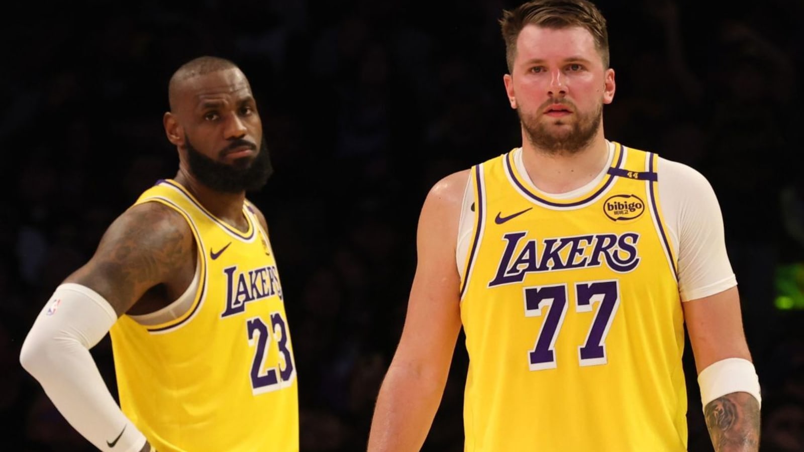 Lakers Interested in Acquiring Suns&#39; $15 Million Center in Offseason Trade: Report