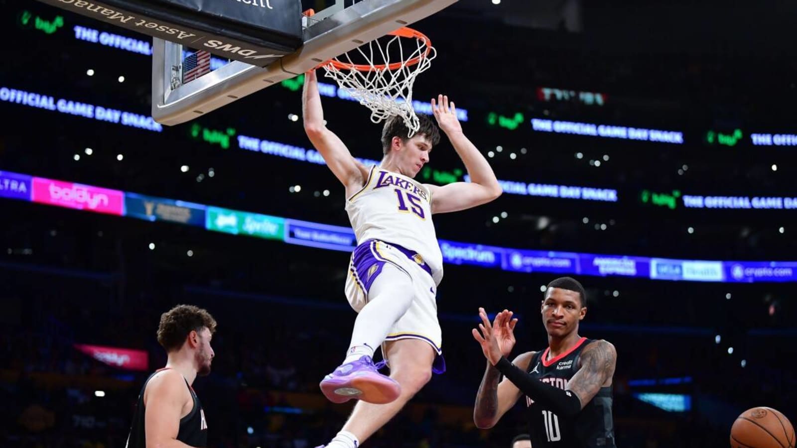  Watch Austin Reaves&#39; Ridiculous Slam Against Rockets