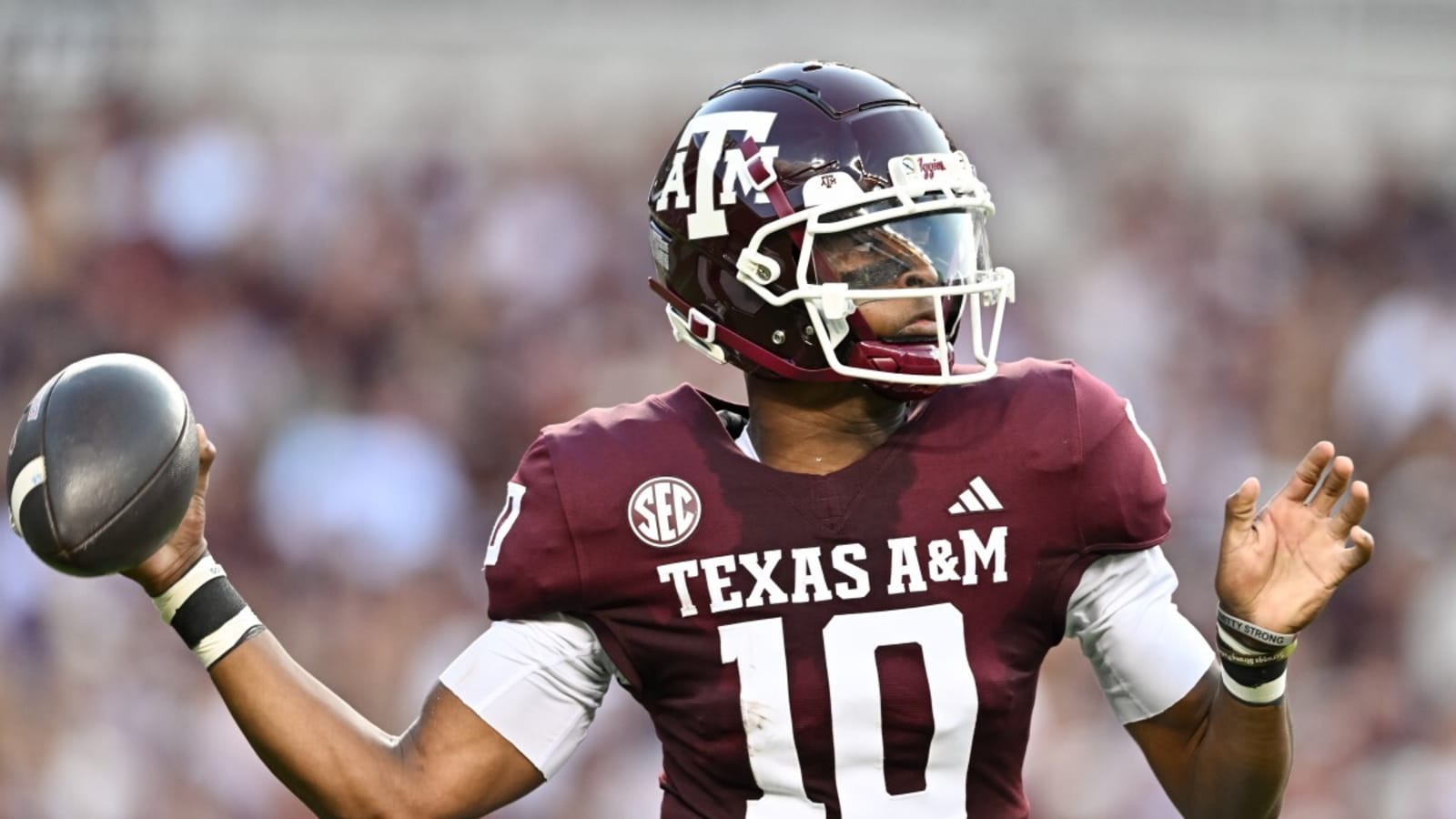 College Football Bowl Picks: Expert Predictions for Birmingham, Liberty, Holiday, and Las Vegas