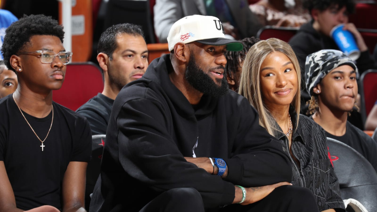 LeBron James Issues Warning To Men About &#39;Ruthless&#39; Women