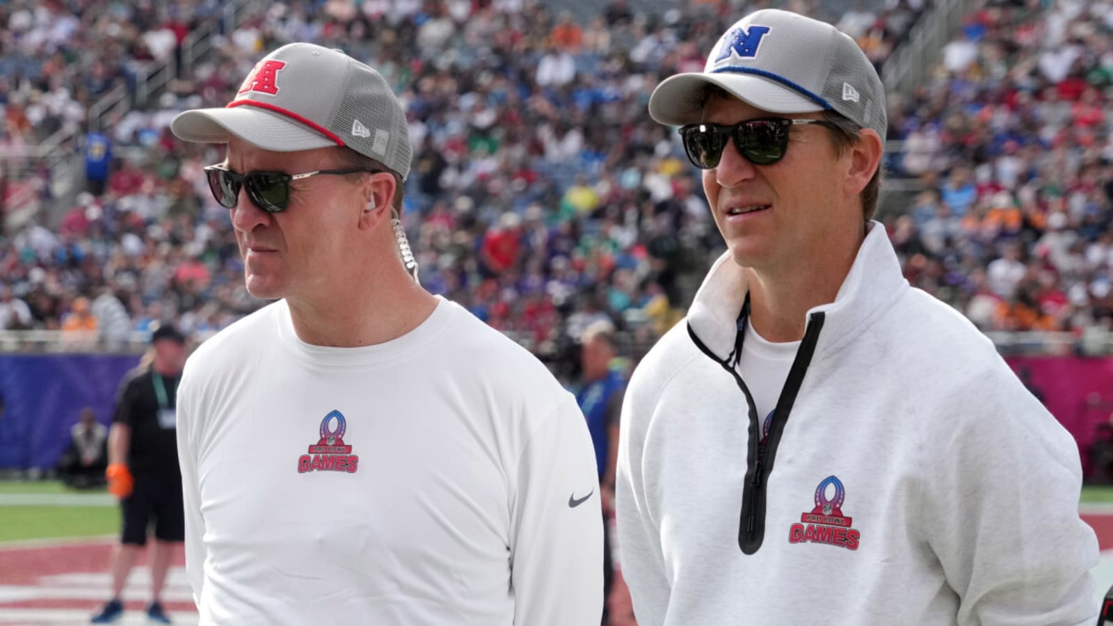 Eli Pokes Fun at Peyton After Golf Gaffe