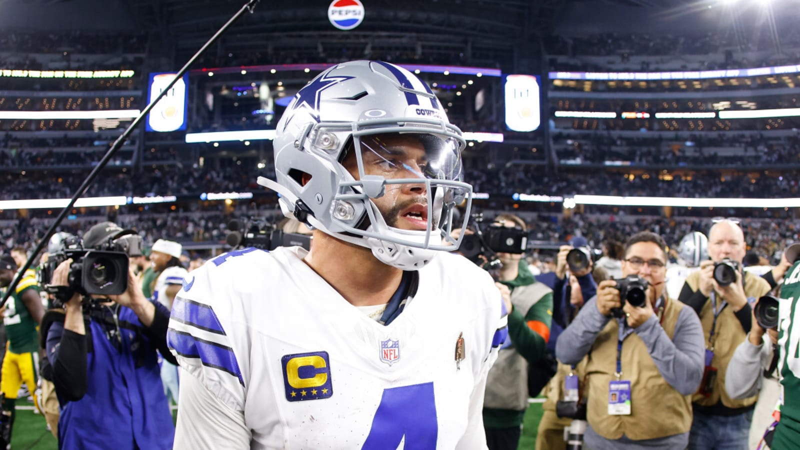Dak Prescott Reacts To Longtime Cowboys Star&#39;s Retirement
