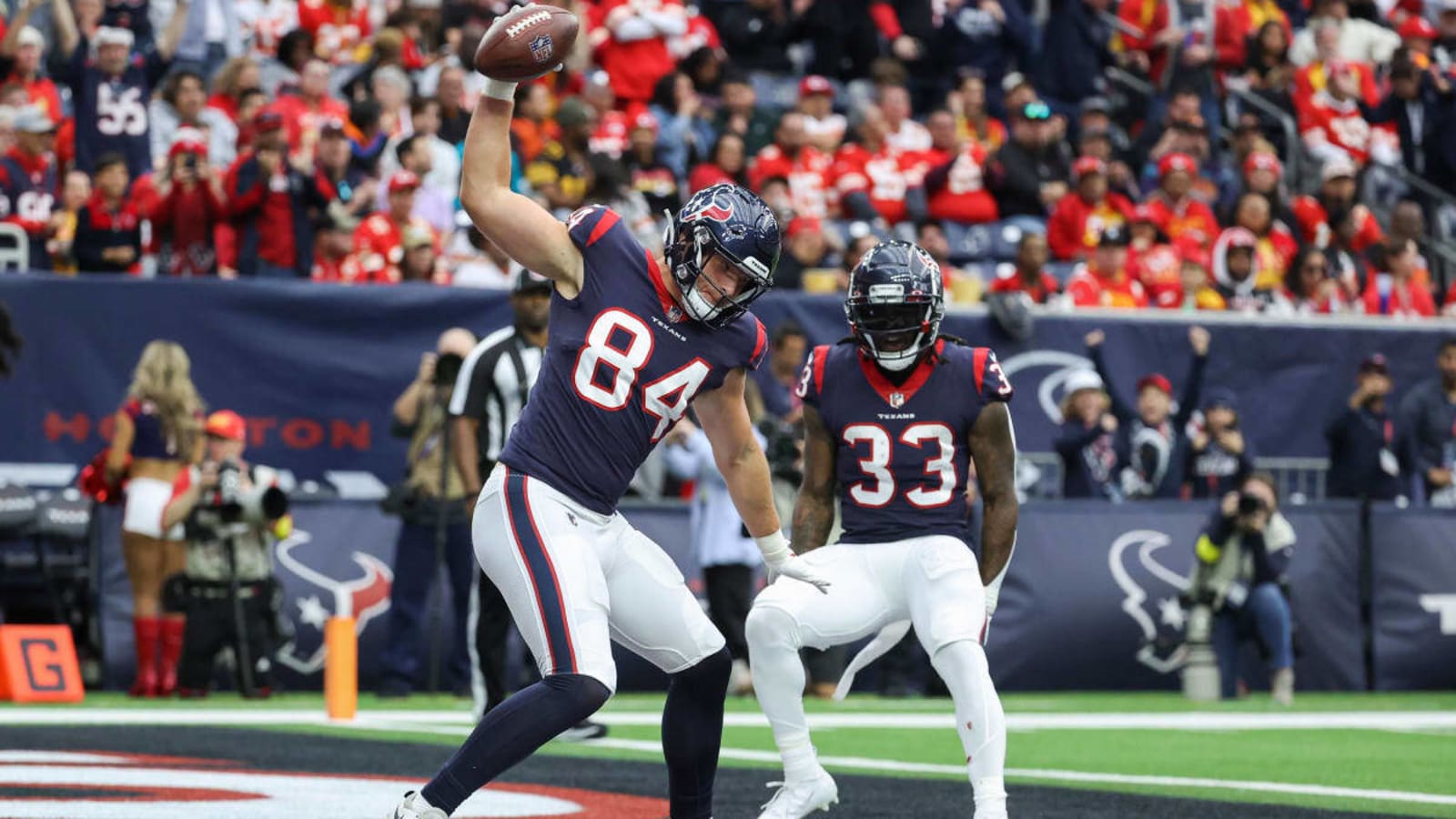 Texans Rookie TE Teagan Quitoriano OUT vs. Titans With Knee Injury