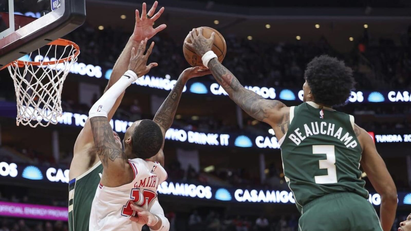 Giannis Antetokounmpo is frustrated with the type of defense his team is playing: "This is not who we are"