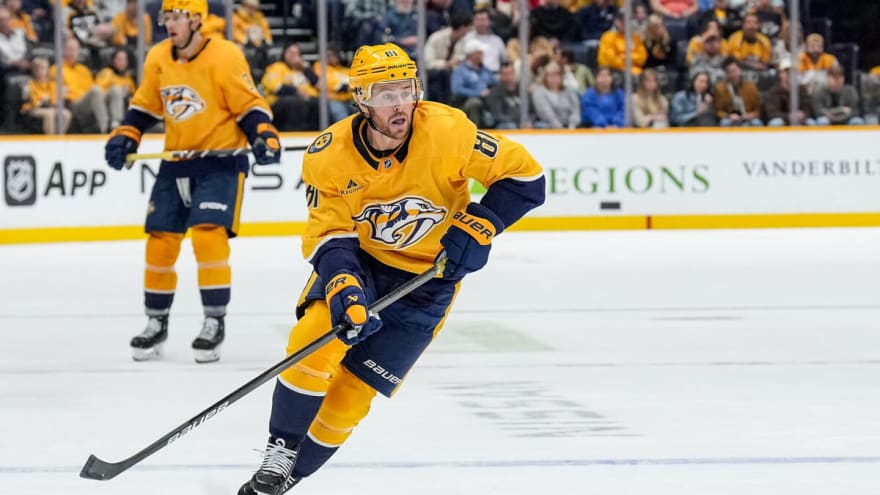 Matthews, Woll Lead Maple Leafs Past Predators With 3-2 Win