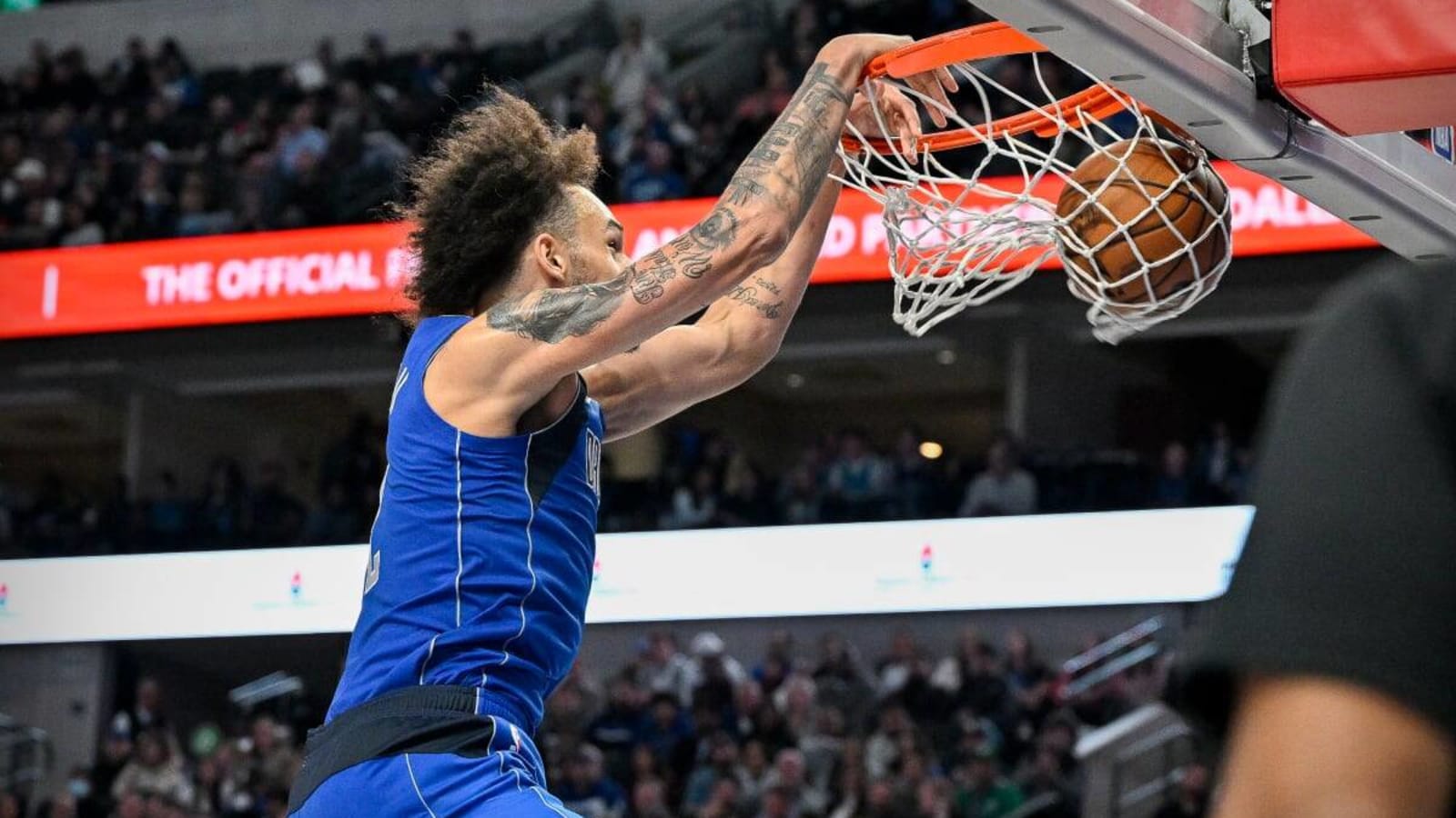 Watch: Mavs&#39; Dereck Lively II Crazy Poster Dunk on Thunder&#39;s Chet Holmgren