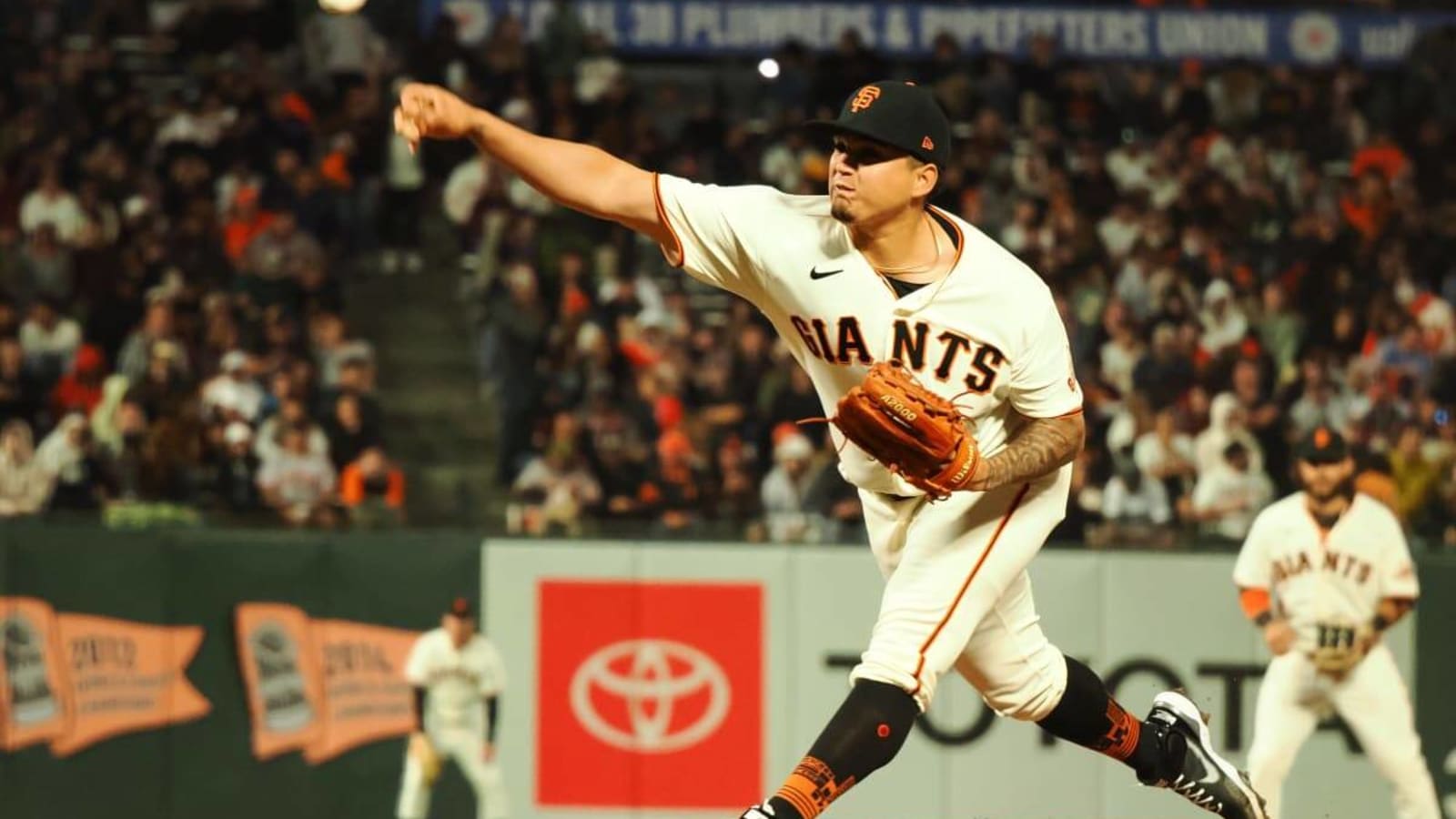  Giants re-sign several depth pieces to minor-league deals