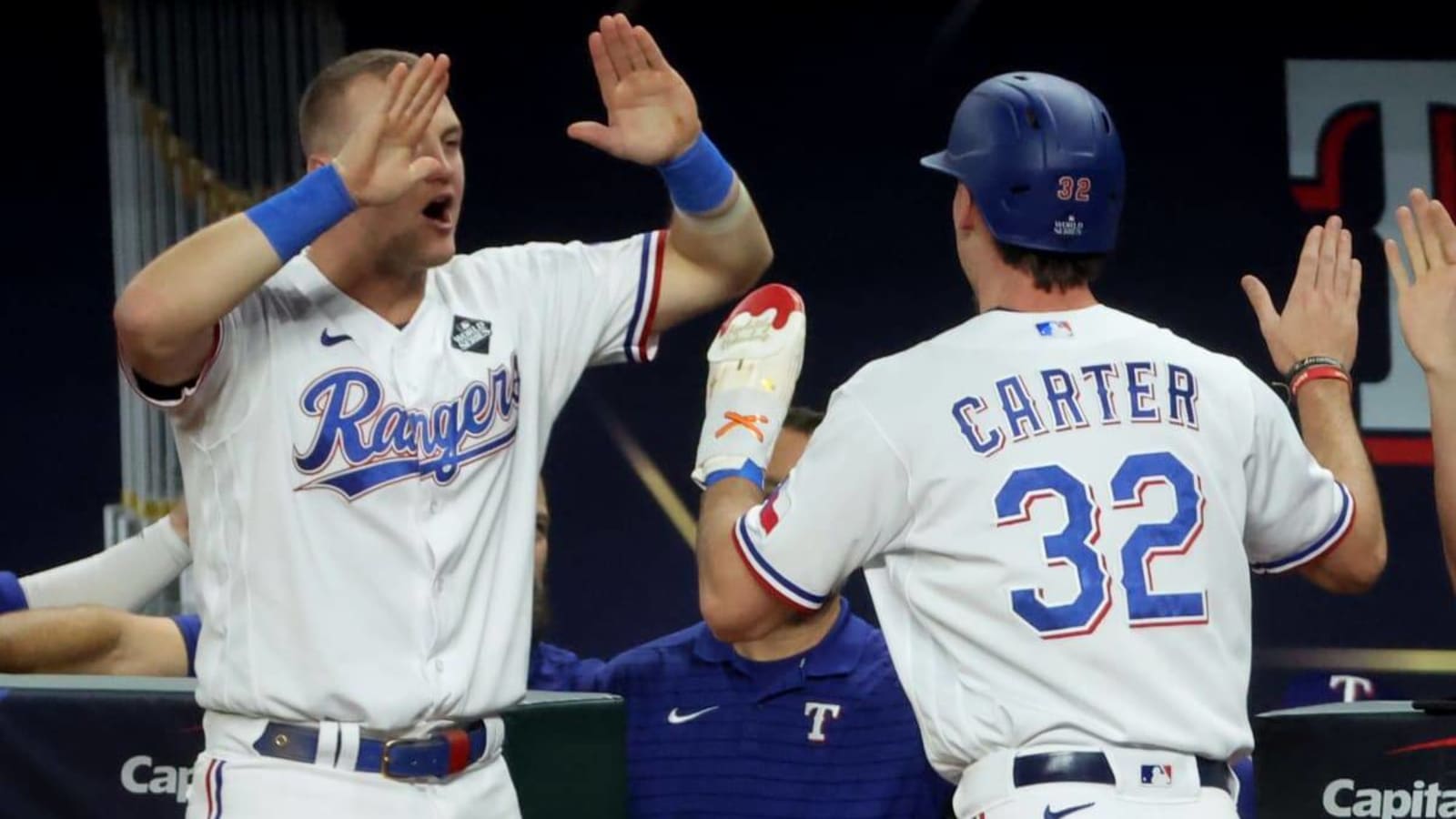 Texas Rangers Stars Signing Autographs At Allen Card Show