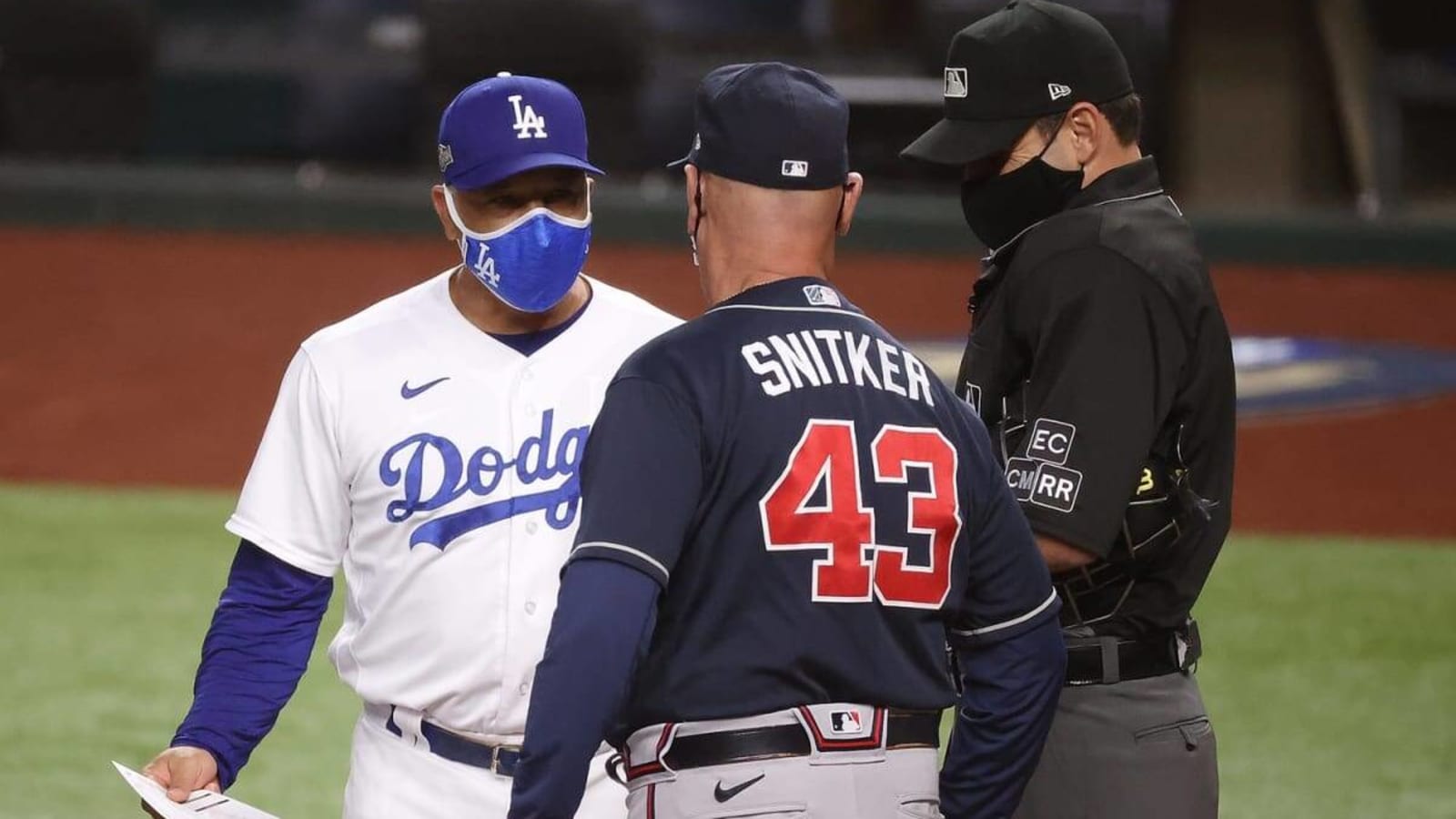  Expert Feels Dave Roberts Will Miss Out on Second Manager of the Year Win