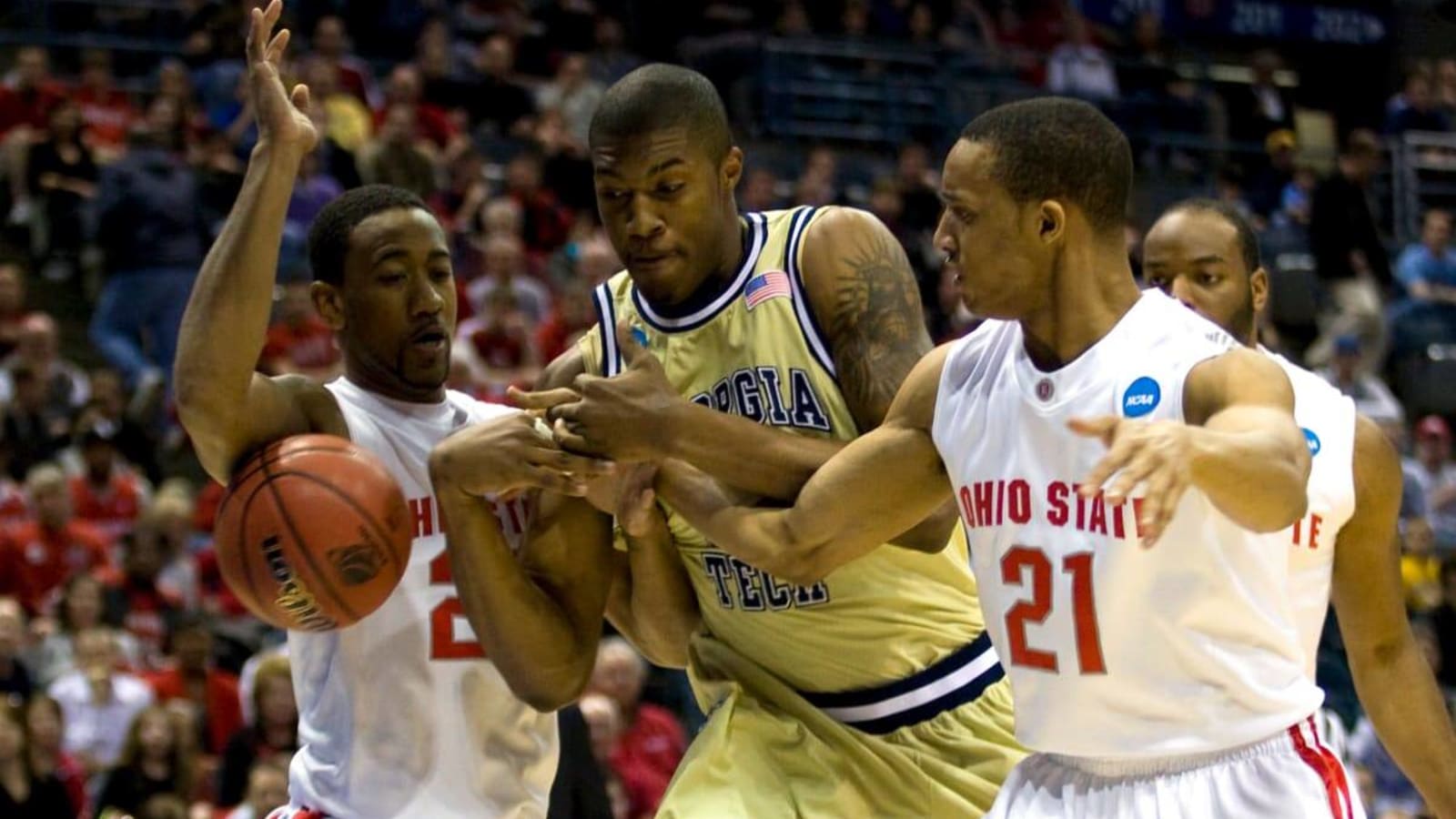 Former Georgia Tech Star Derrick Favors Signs With The Atlanta Hawks