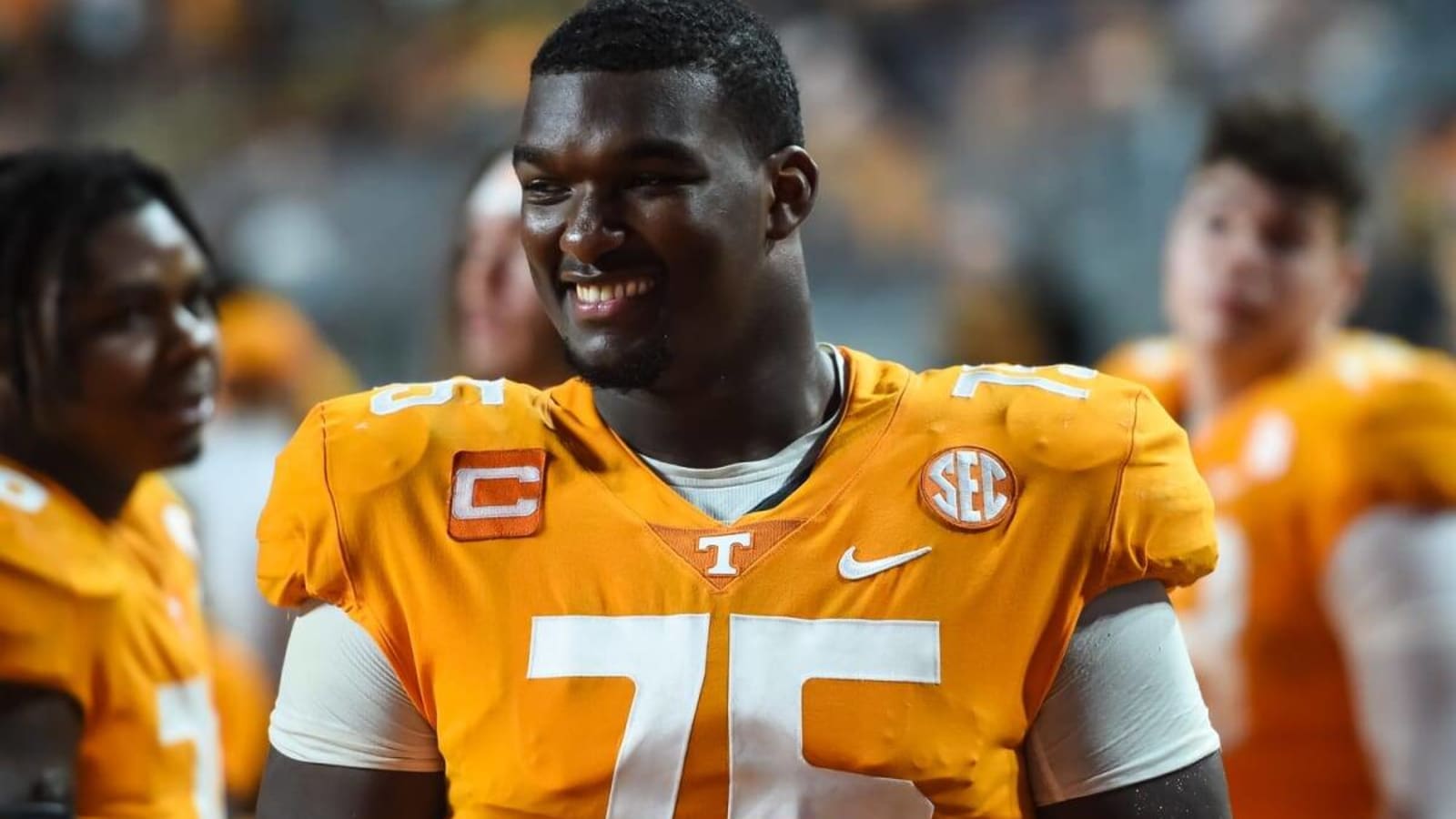 Veteran Tennessee OL Carvin Earns Weekly SEC Honors After UT-Martin Win