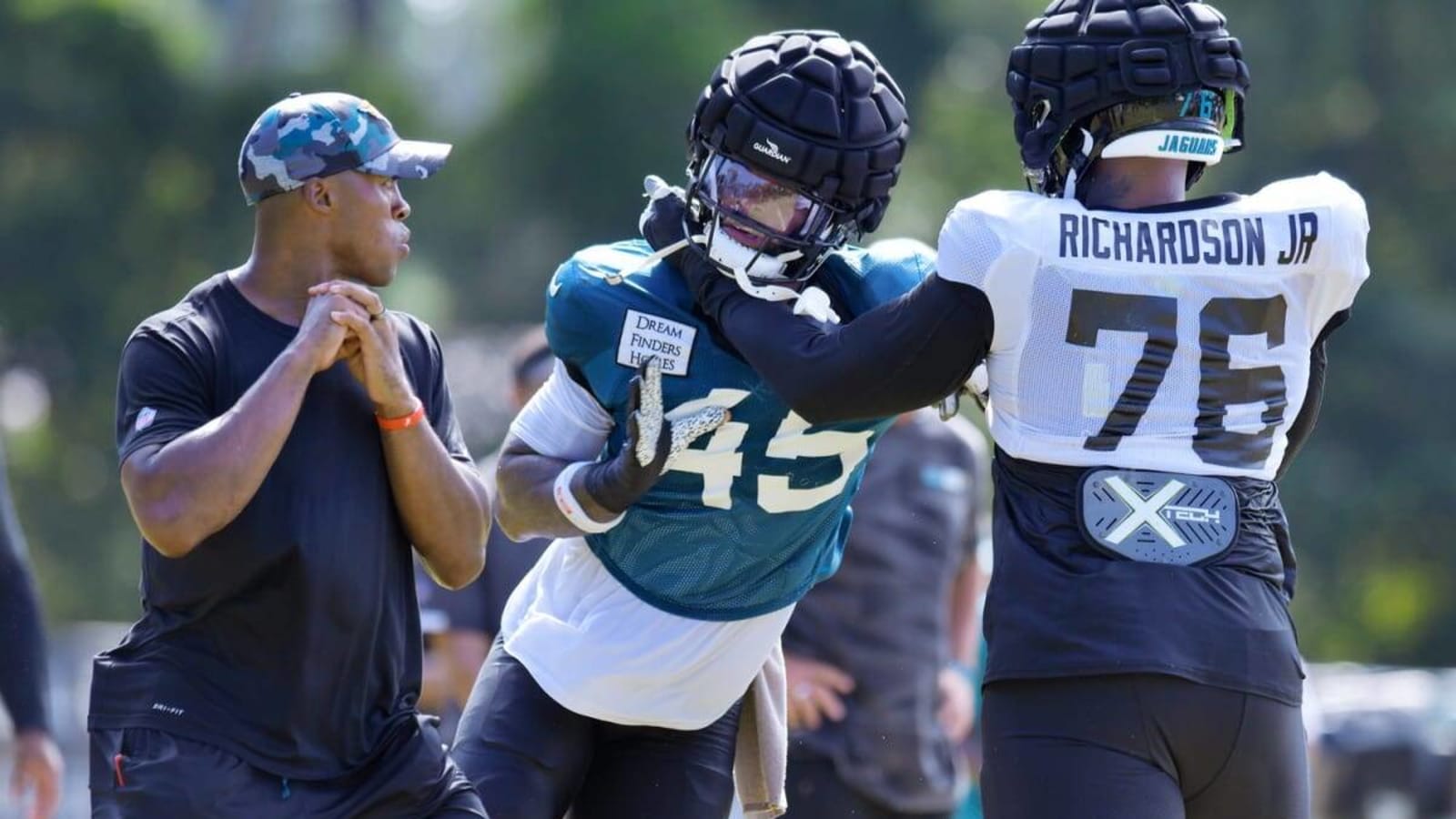 Jaguars Decline K&#39;Lavon Chaissson&#39;s 5th-Year Option