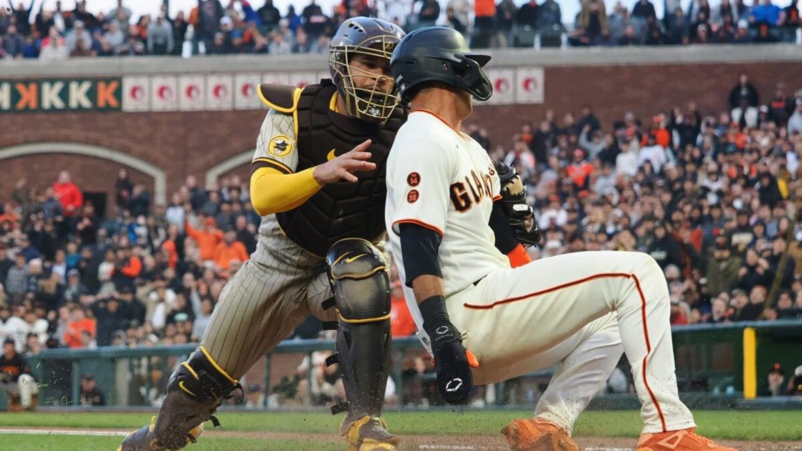 Padres manager sounds off on overturned call in  Giants win