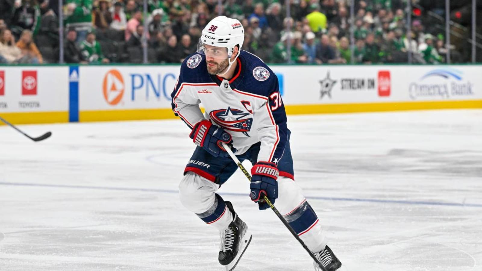Blue Jackets’ Boone Jenner out tonight vs. Avalanche, Merzlikins day-to-day
