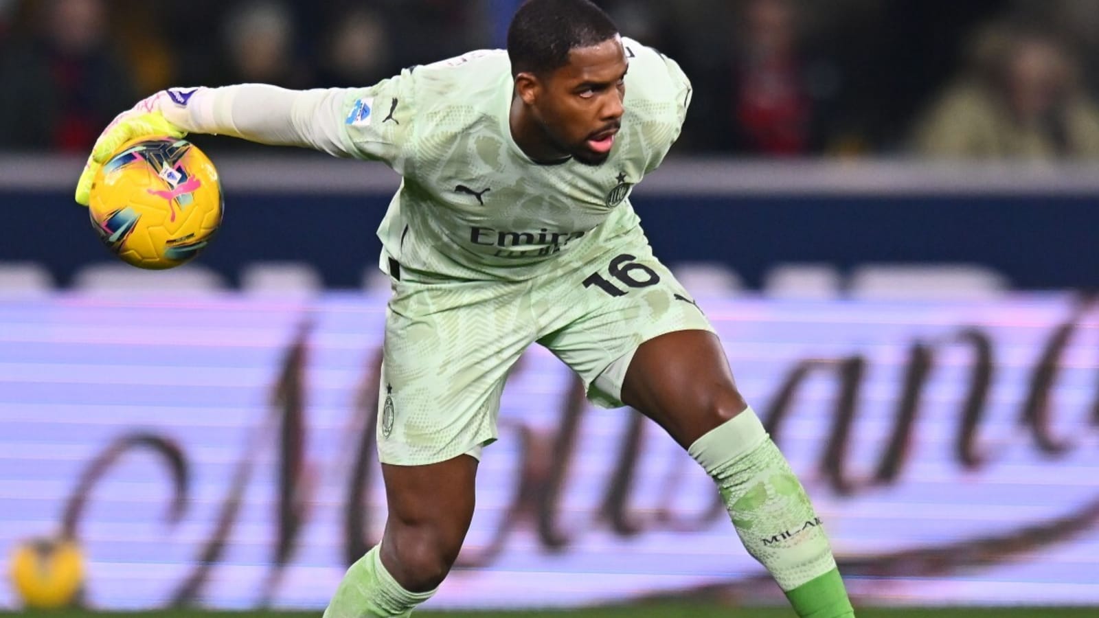 €35m-rated star eyed by Man United and tempted by Premier League transfer