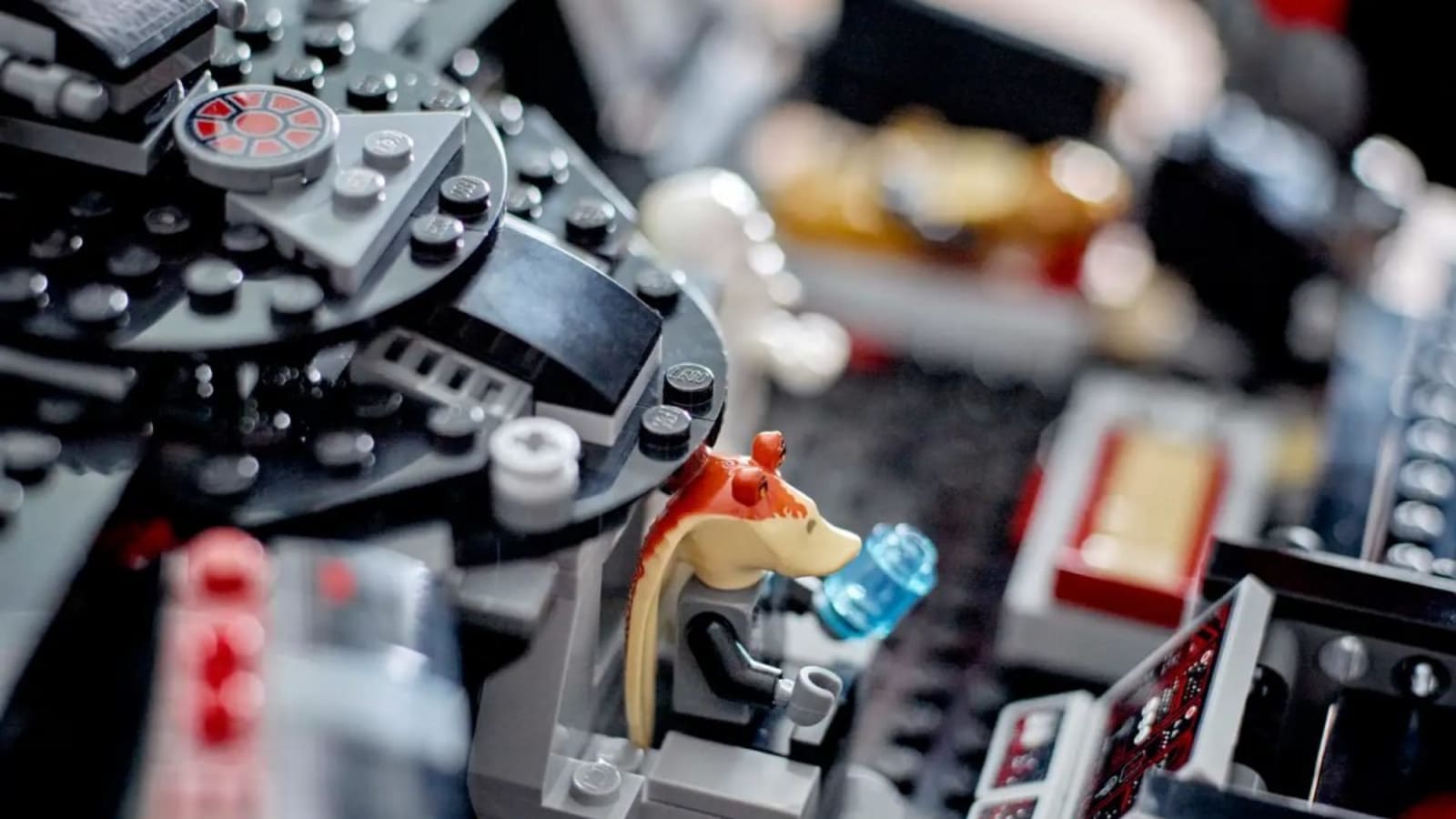 Dark Falcon LEGO STAR WARS Set Reveals Darth Jar Jar and Beach Luke Minifigures