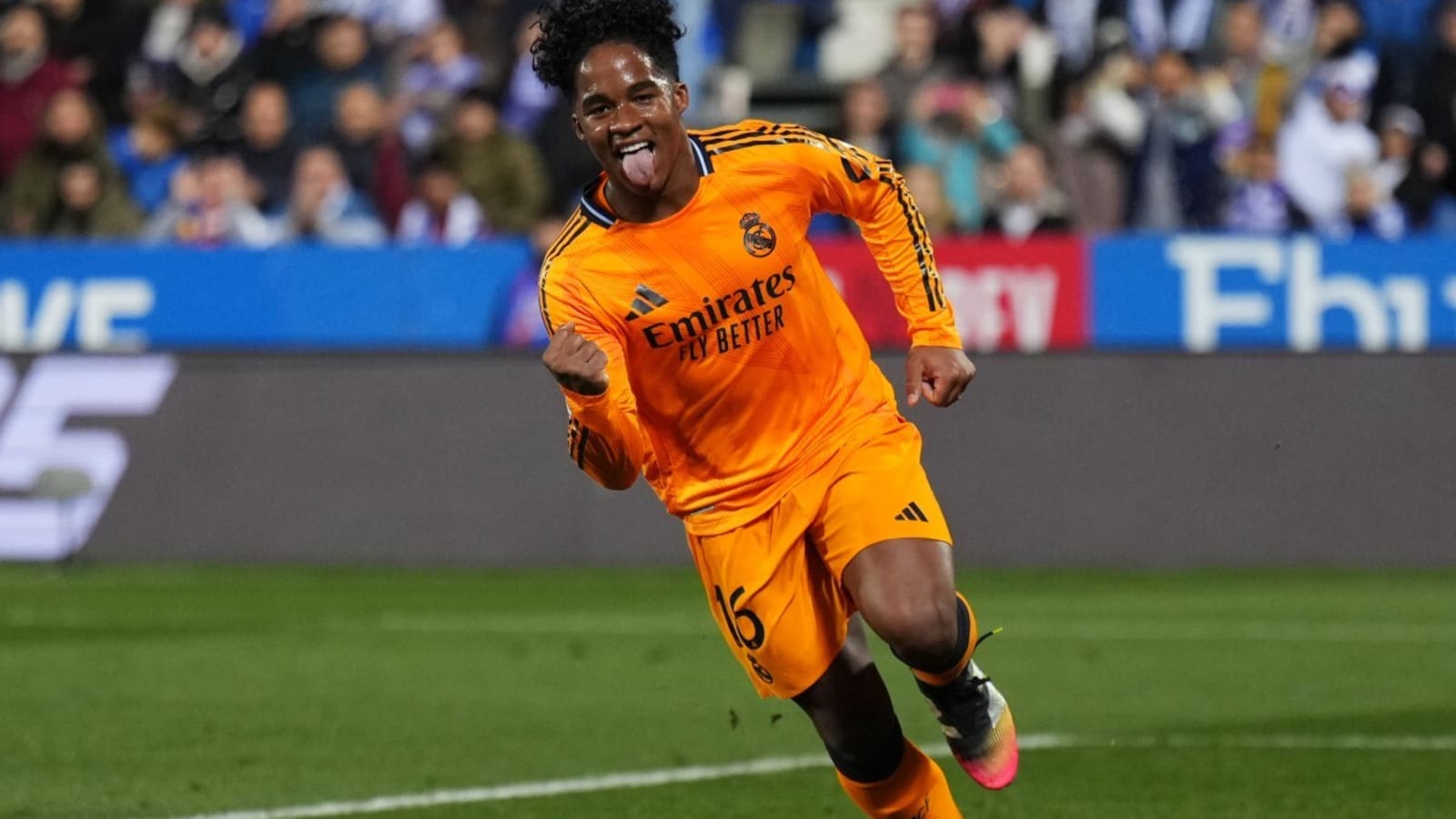 Report: West Ham eyeing up bargain move for 'proper striker' in January