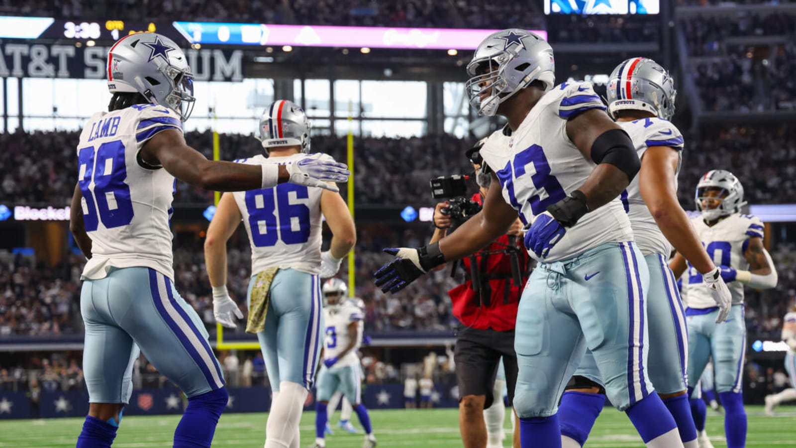 Renowned coach gives Cowboys stern warning regarding second-team All-Pro Tyler Smith