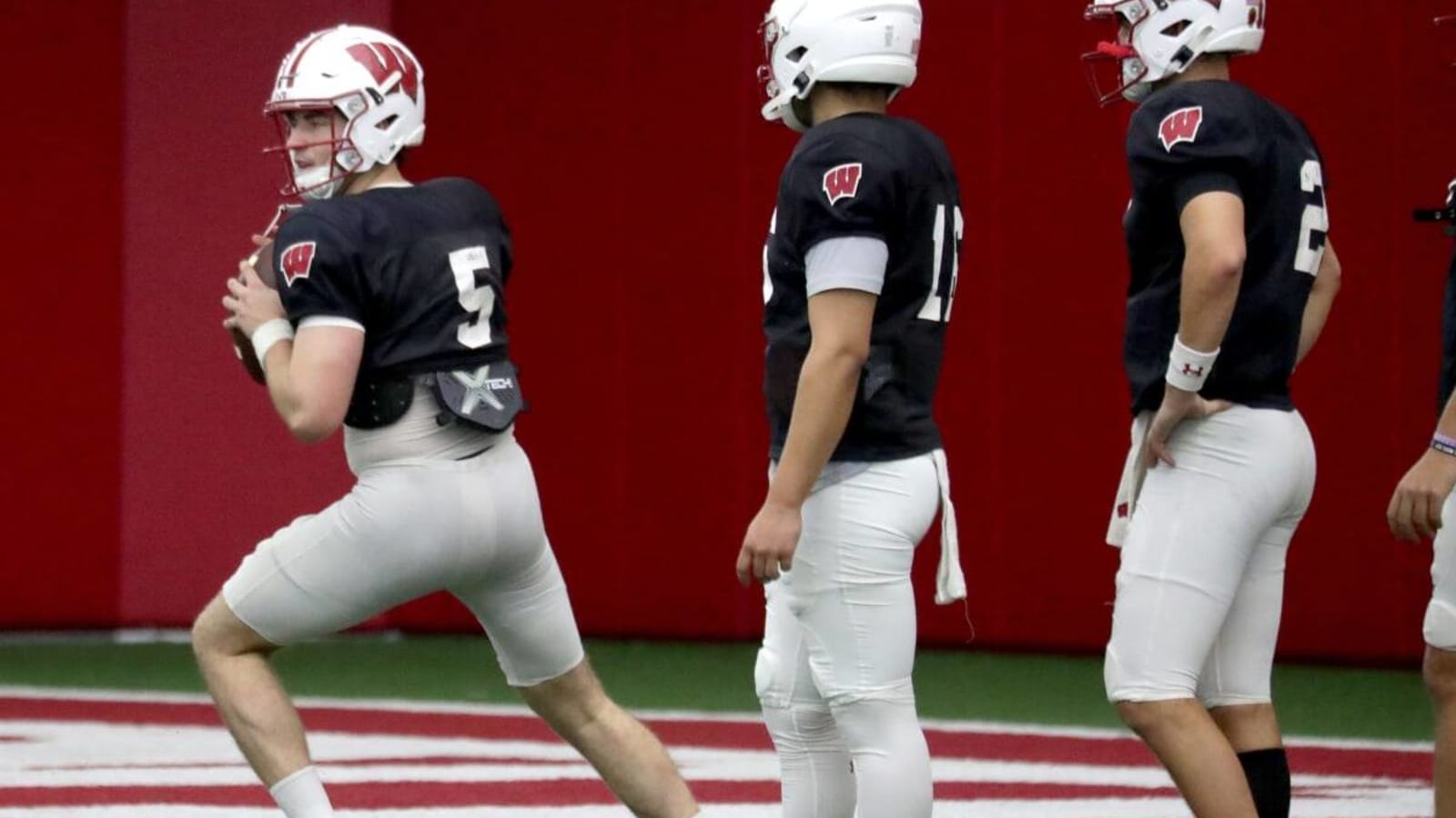What Chase Wolf&#39;s injury means for the Wisconsin QB room