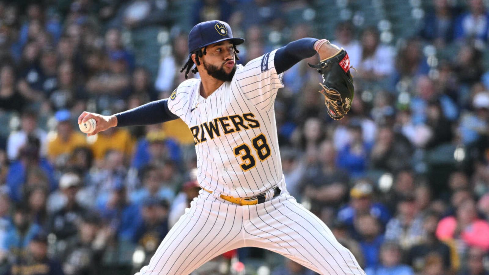 Milwaukee Brewers&#39; Devin Williams Wins Trevor Hoffman NL Reliever of the Year Award