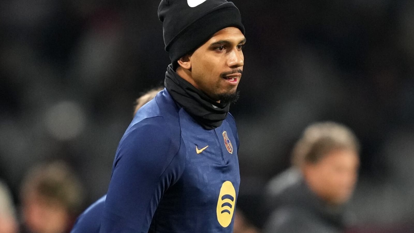 Talks held: Man United & Chelsea transfer target given contract warning by Barcelona