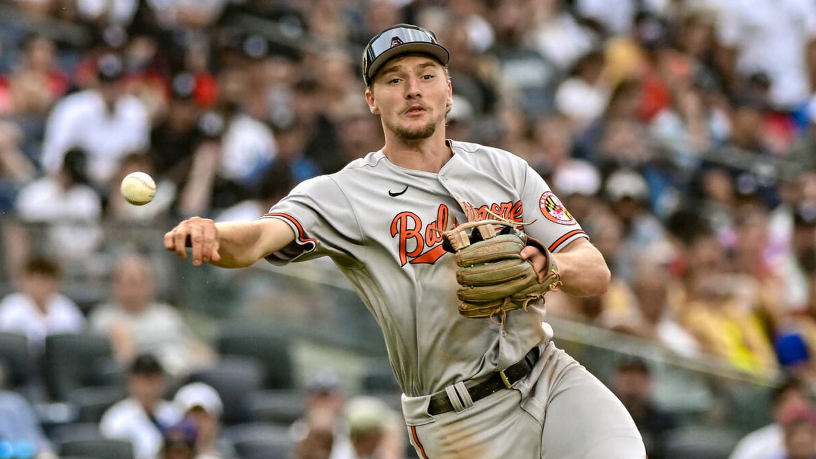 Orioles, Yankees left shaken up after cameraman suffers injury