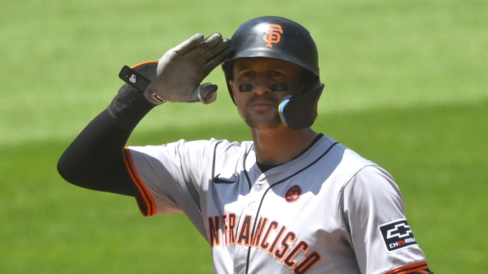 Dodgers add two-time Gold Glove winner to major league roster