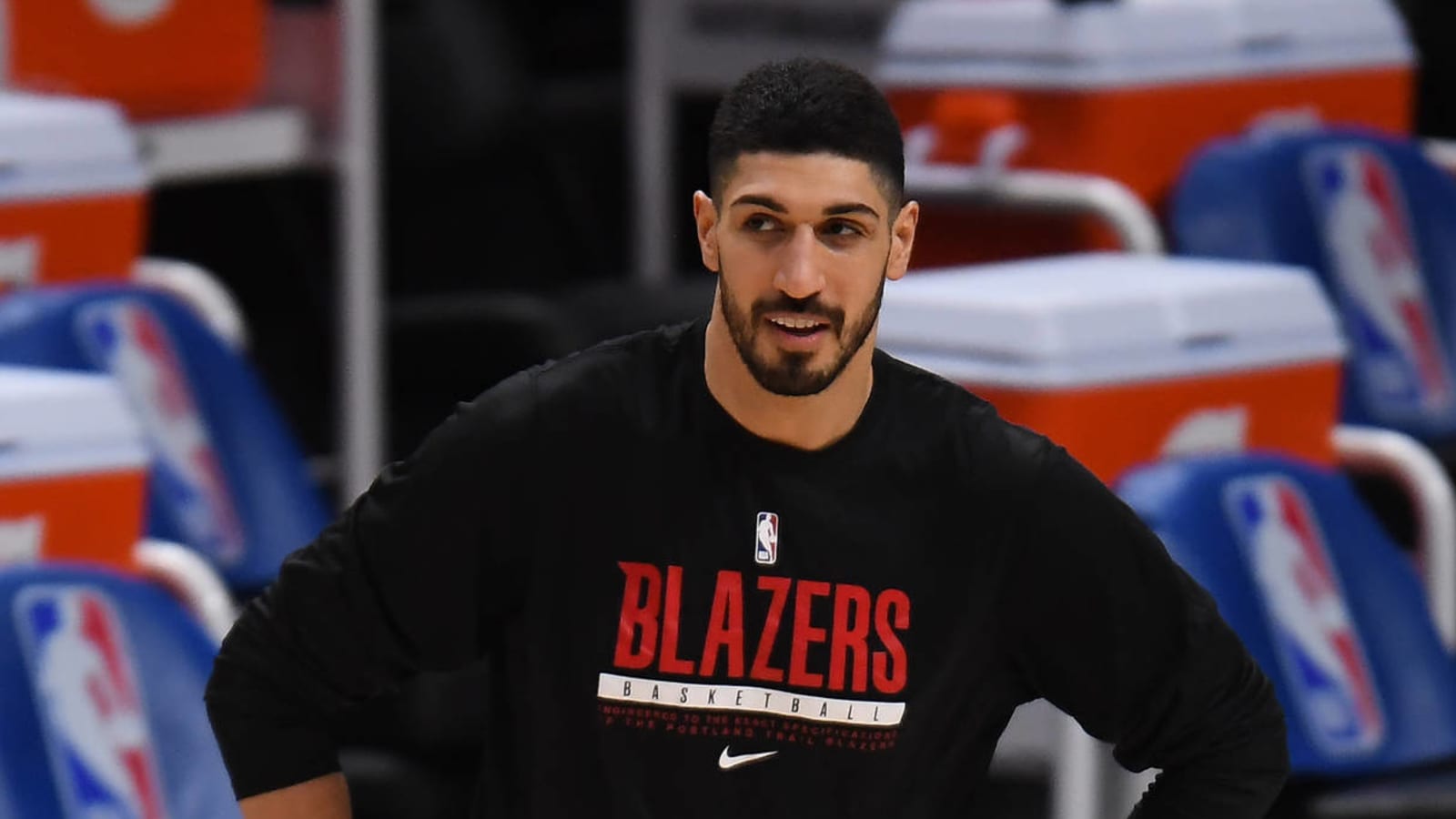 Lakers bench distracts Enes Kanter during FT attempt