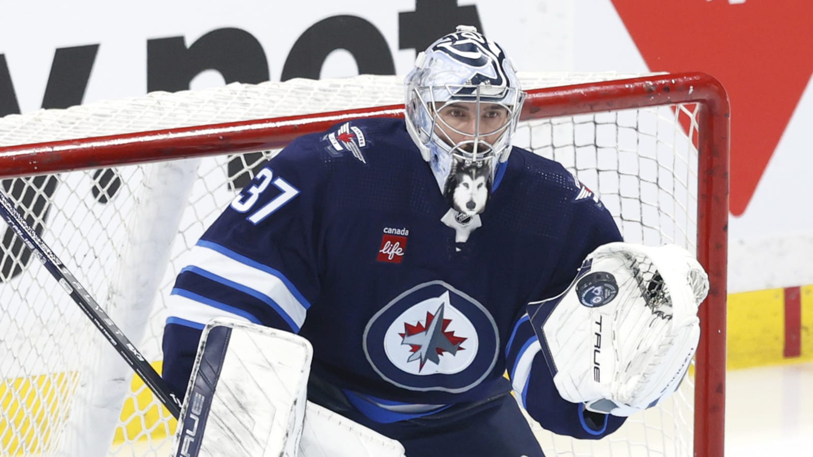 Jets goaltender wins 2023-24 Vezina and Jennings Trophies