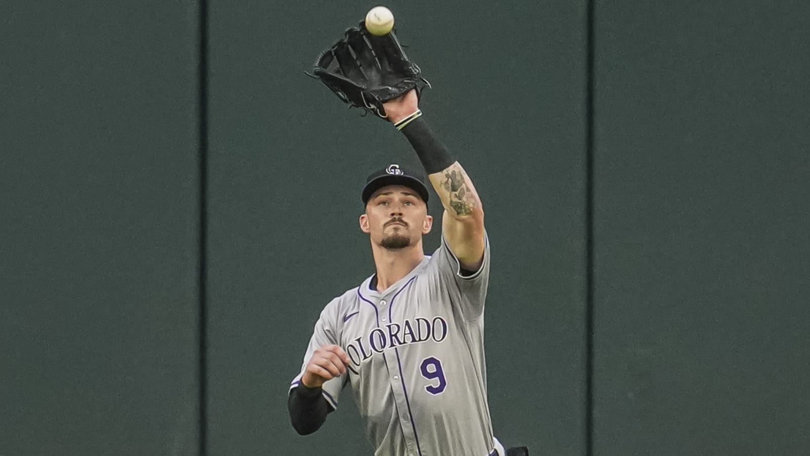 Rockies mulling extension for two-time Gold Glove winner