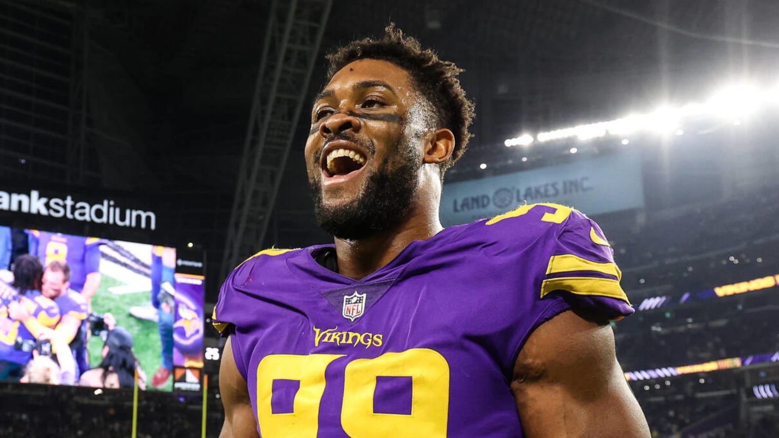 Vikings reportedly listening to trade offers for star LB