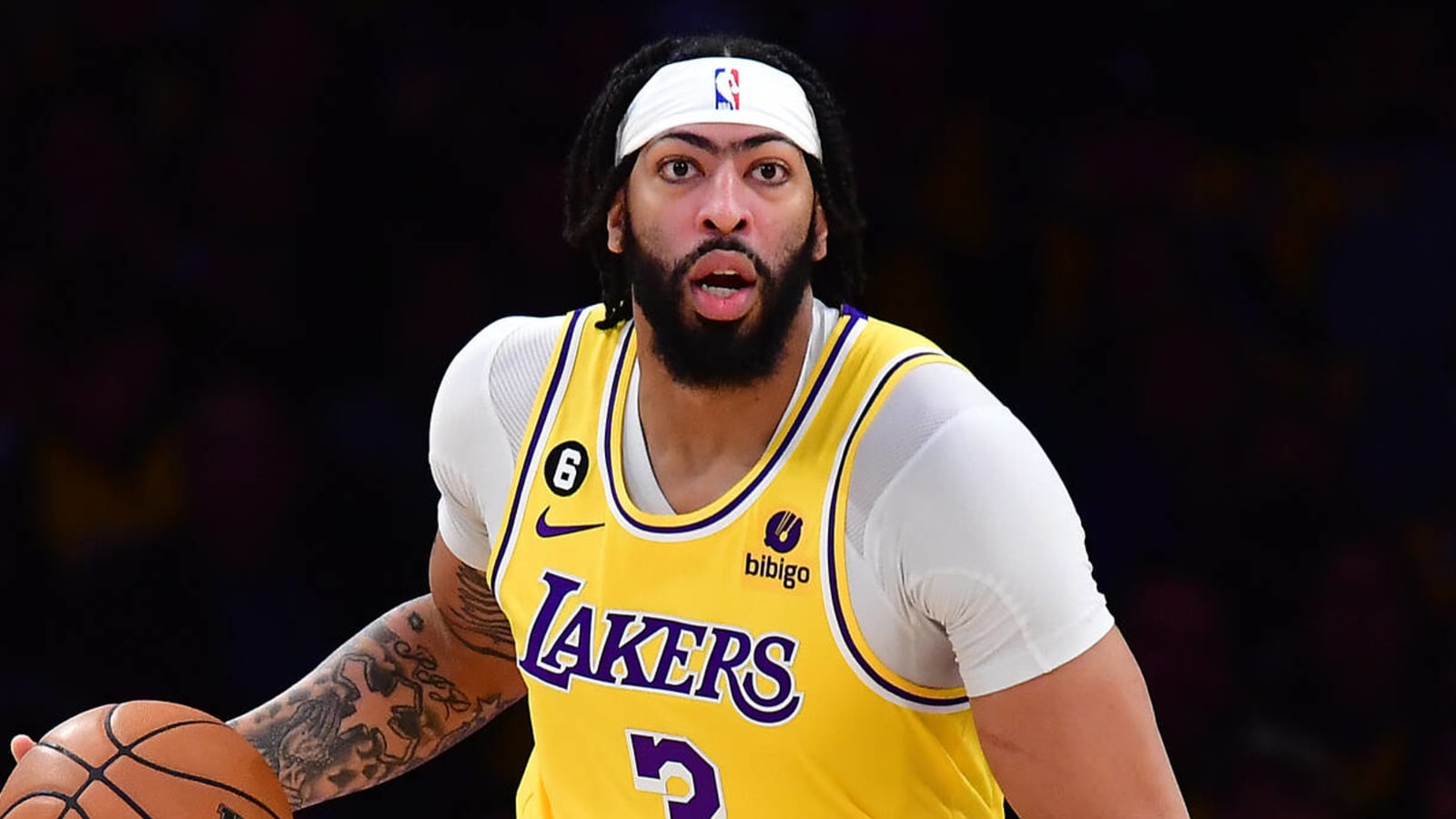 Anthony Davis carries Lakers into playoff picture