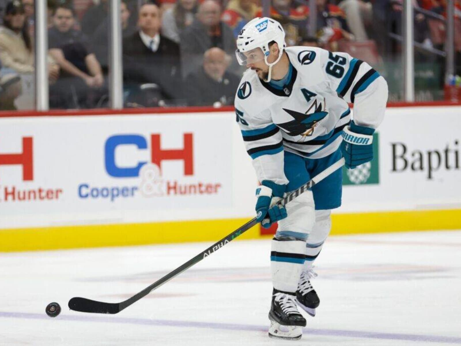 Sharks, Sabres interested in Philadelphia Flyers Carter Hart - NHL Trade  Rumors