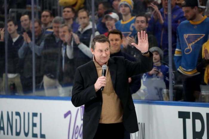 Wayne Gretzky in Nickelback’s “Rockstar”