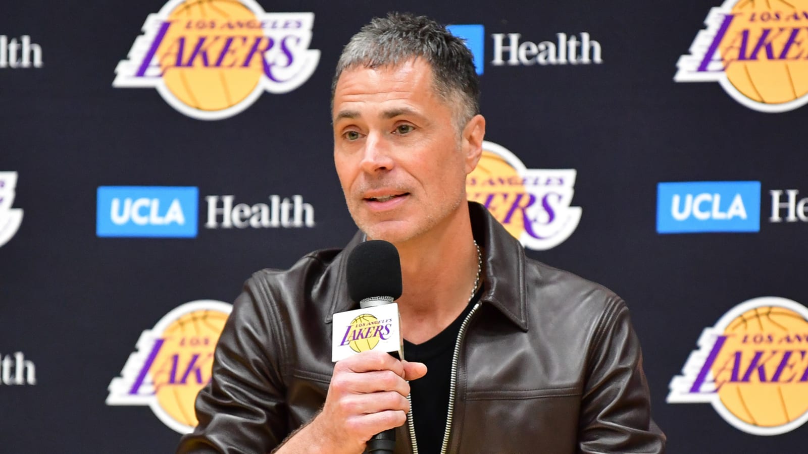 Lakers aren't planning on big moves until offseason