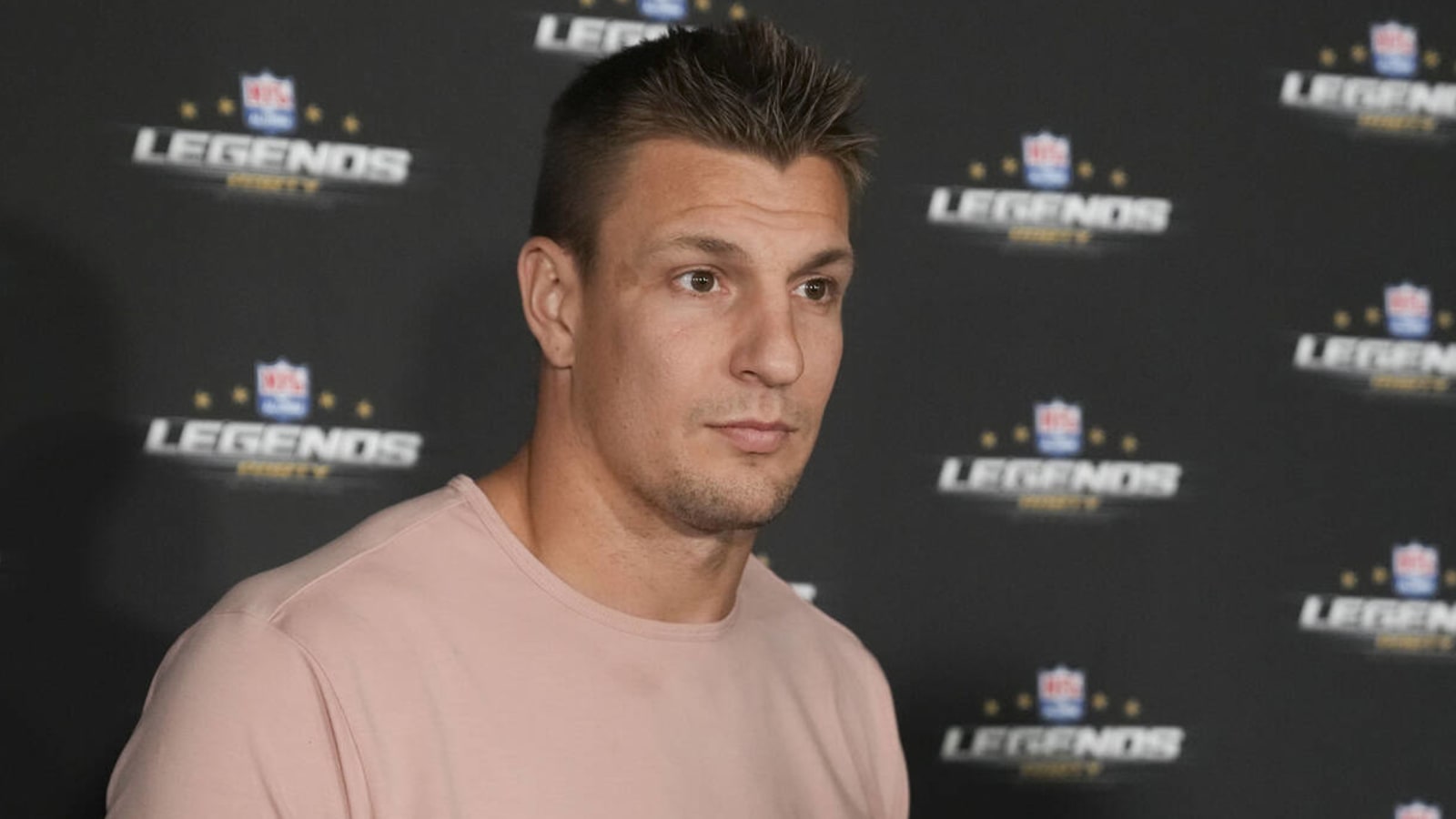 Bucs' Mike Evans believes Rob Gronkowski will stay retired?