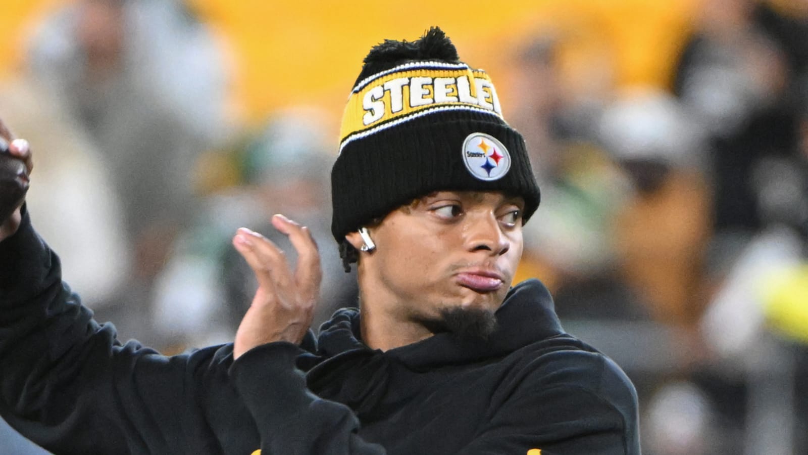 Do Steelers have Justin Fields deadline with Russell Wilson still available?