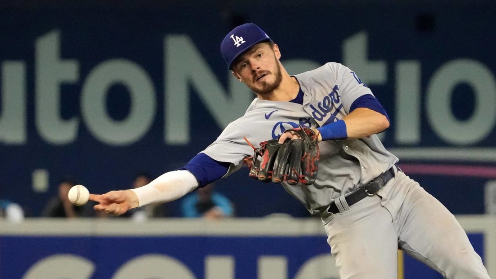 Dodgers' Gavin Lux leaves game with hamstring injury