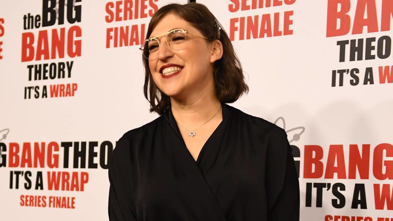 'Jeopardy!' announces Mayim Bialik, Mike Richards as permanent hosts